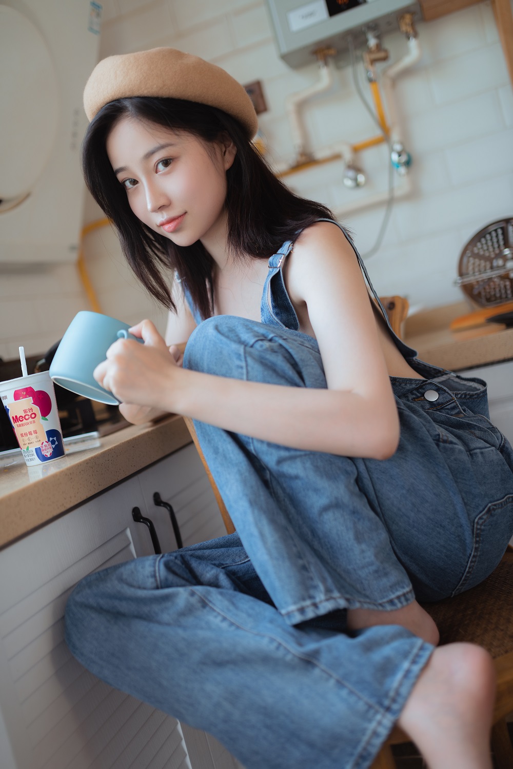 年年nnian-背带裤女孩[32P]