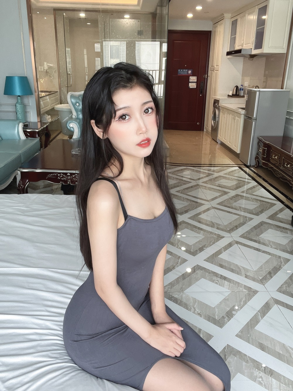 不呆猫-灰丝御姐[40P+2V]