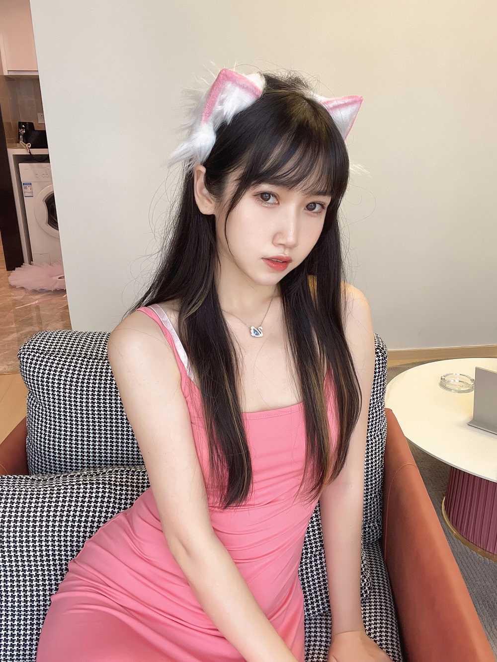 不呆猫-粉色浴室人妻[39P+1V]