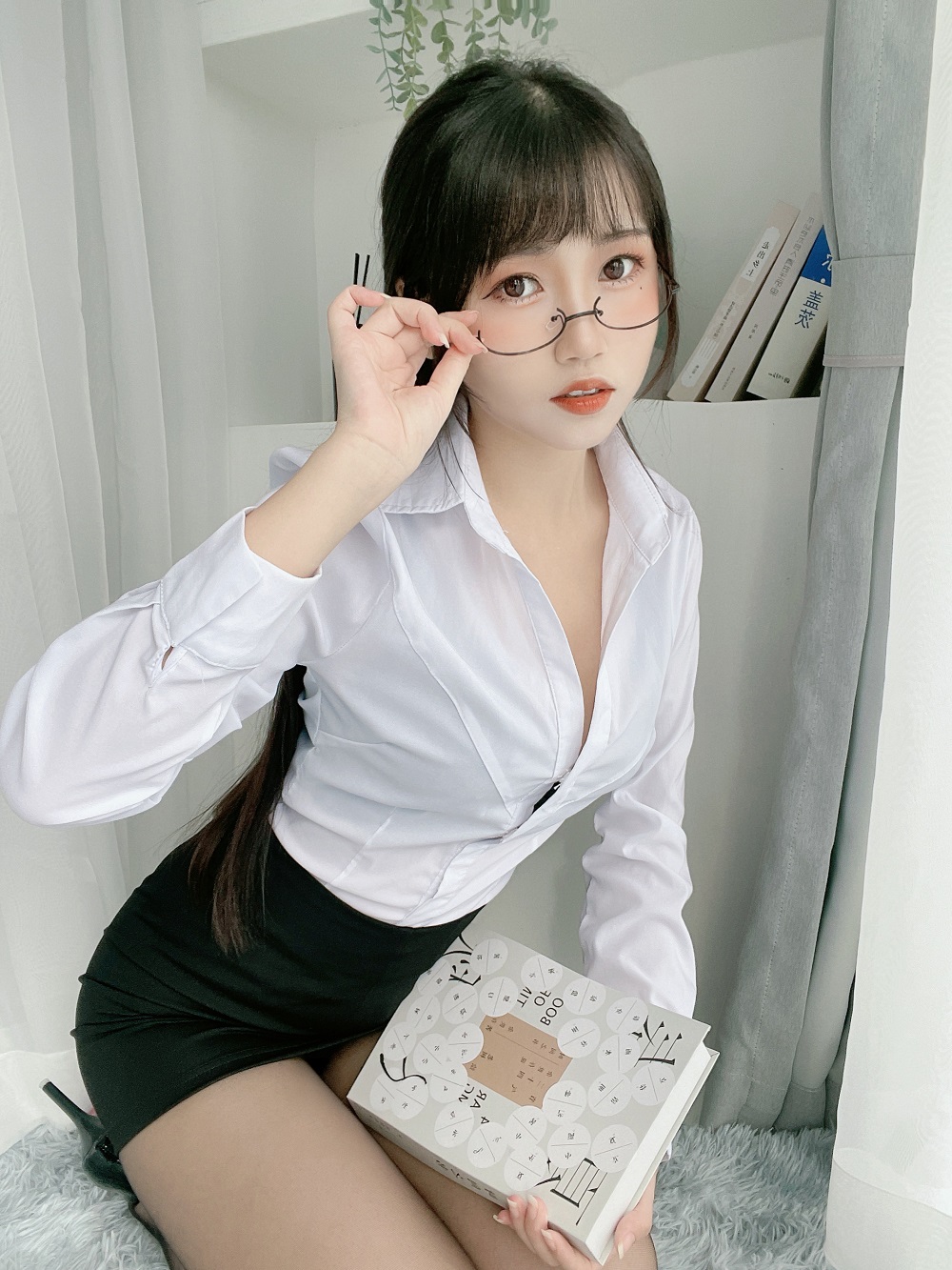 不呆猫-黑丝包臀裙OL[24P+5V]