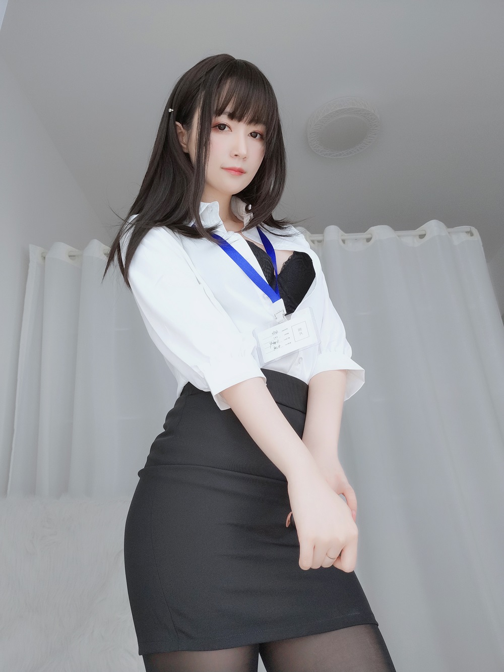 白银81-自摄Vol.43-制服[125P+8V]