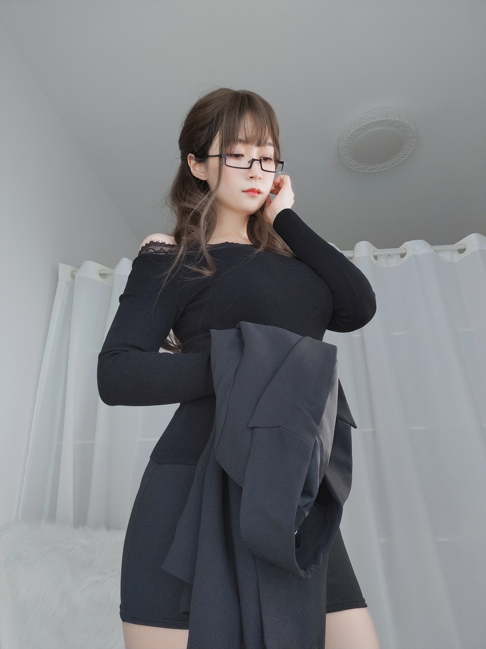 白银81-黑西服[136P+7V]