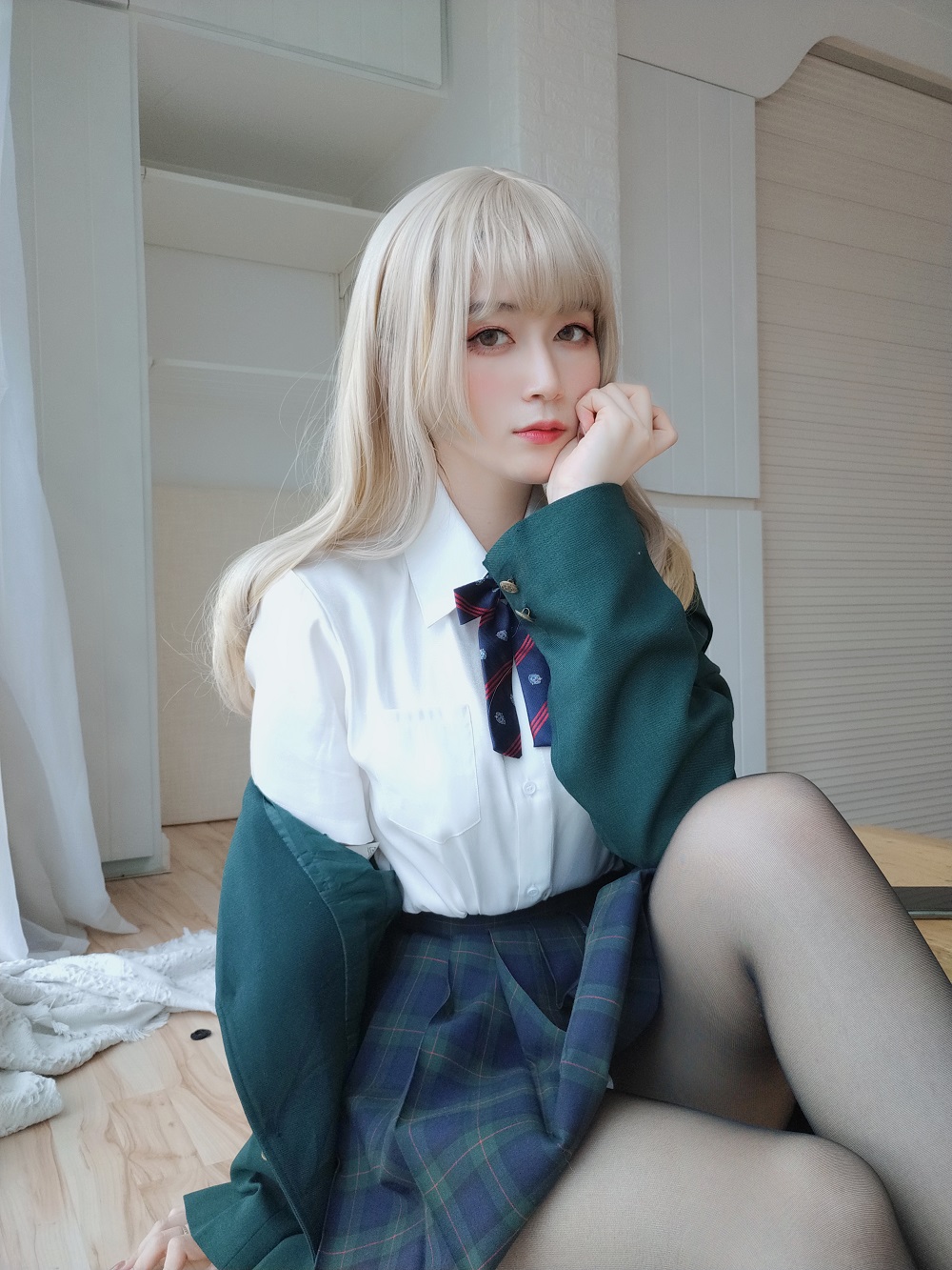 白银81-自摄Vol.53-灰色空间[91P+1V]