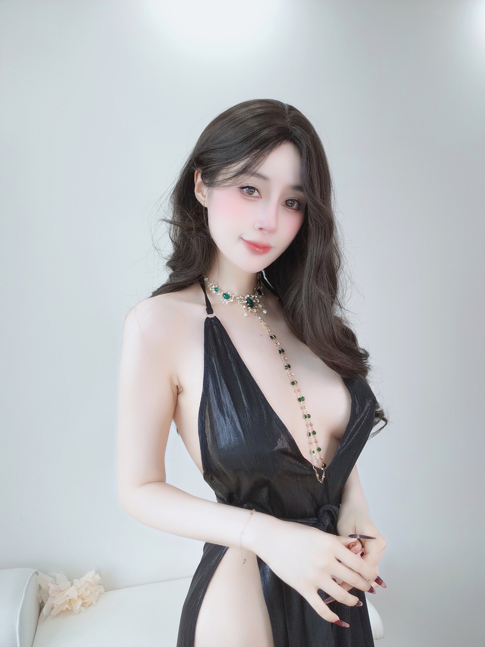 白银81-自摄Vol.103-黑丝礼裙[122P+8V]