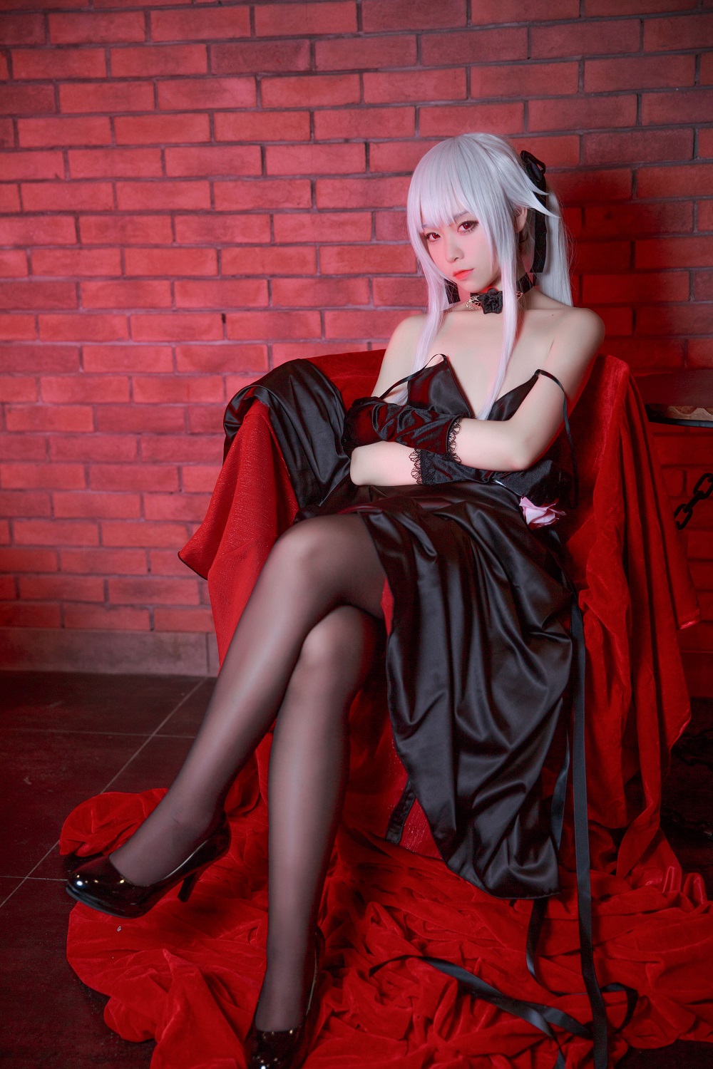 G44不会受伤-篝之雾枝·黑裙礼服[13P]