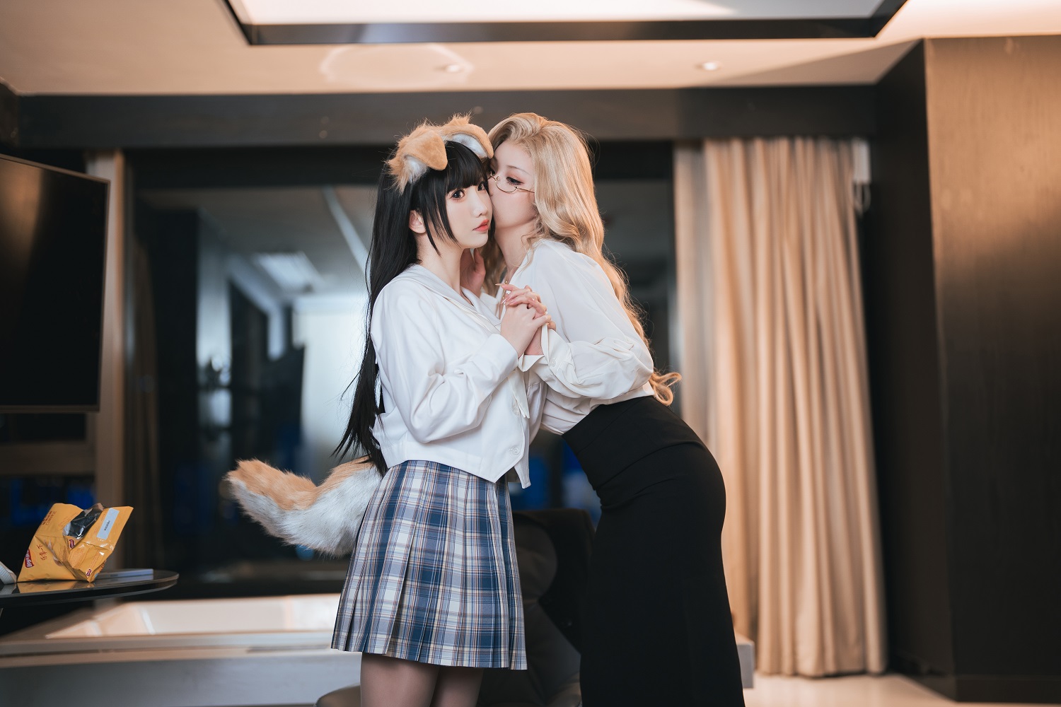 rioko凉凉子&amp;面饼仙儿-女上司·双人版[41P+1V]