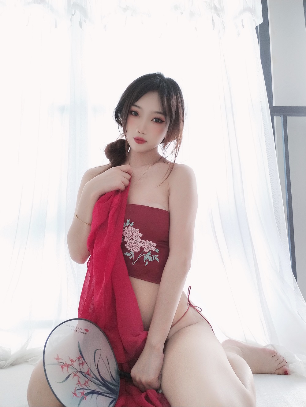 鬼畜瑶在不在w-古风红肚兜[30P+2V]