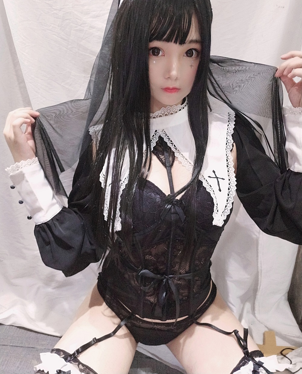 蜜汁猫裘-束身修女[25P]