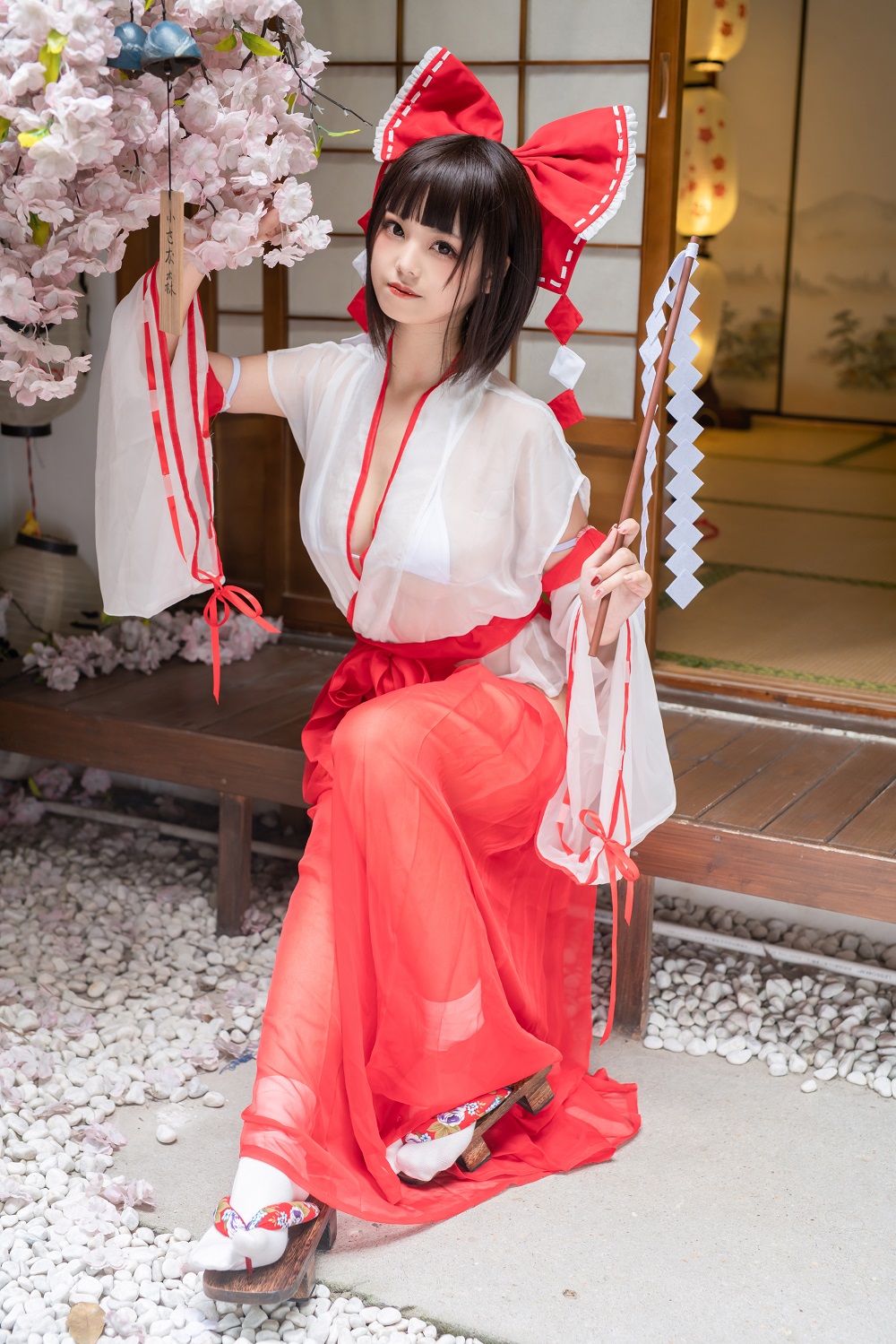 蜜汁猫裘-透明巫女姐姐[61P]