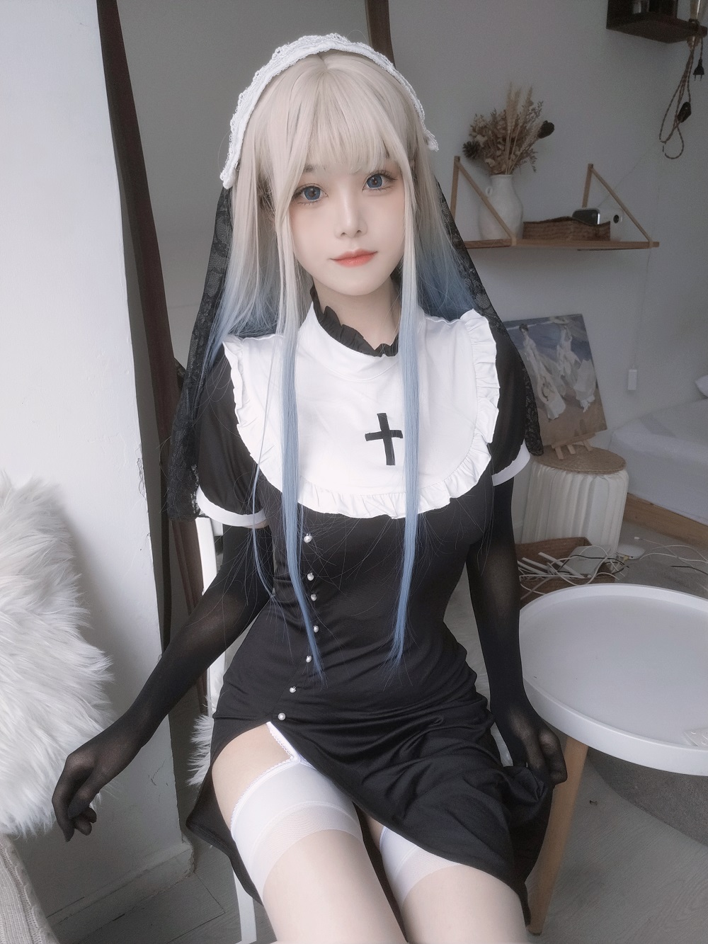 蜜汁猫裘-修女自拍[35P+6V]