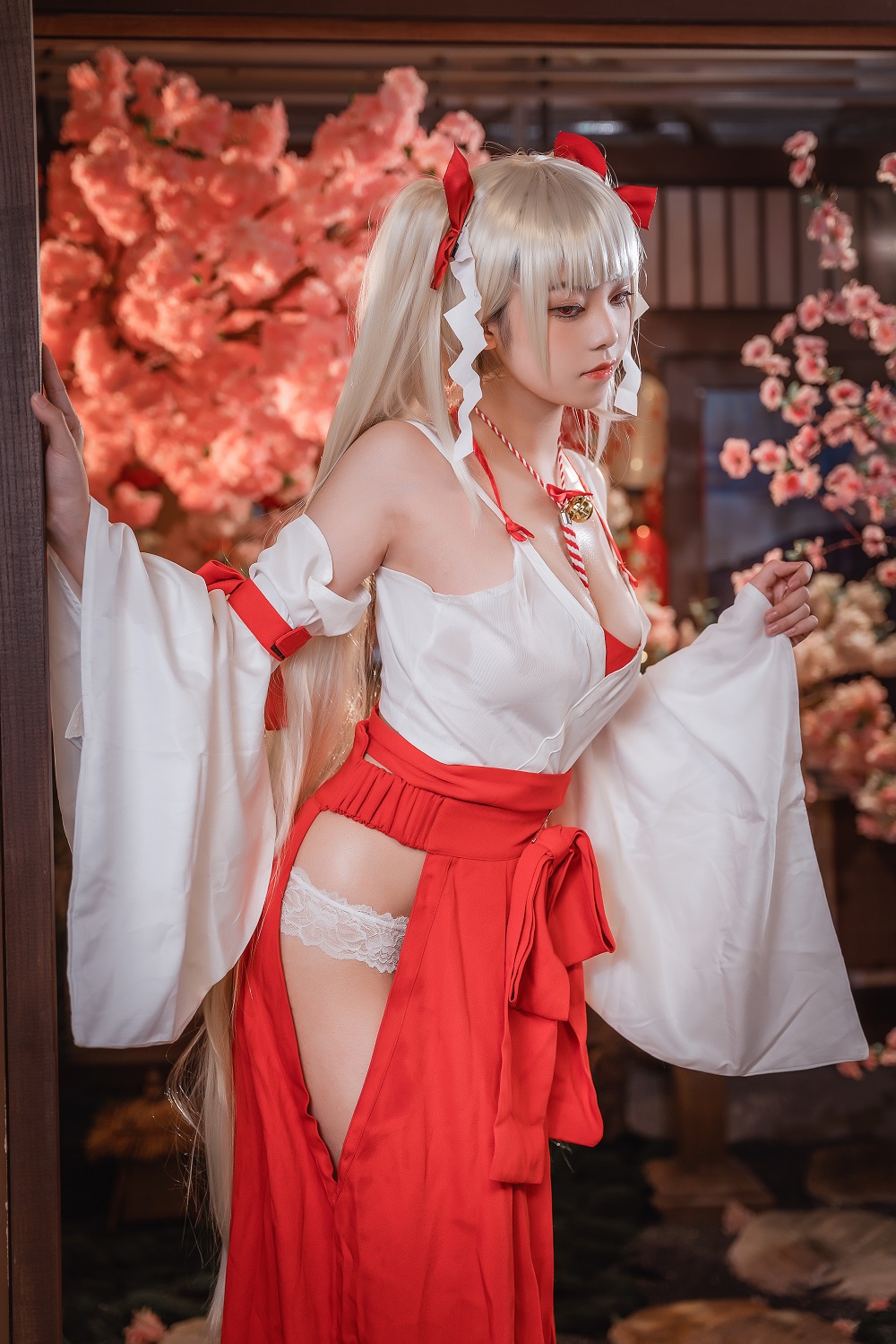 蜜汁猫裘-可畏巫女[50P+4V]