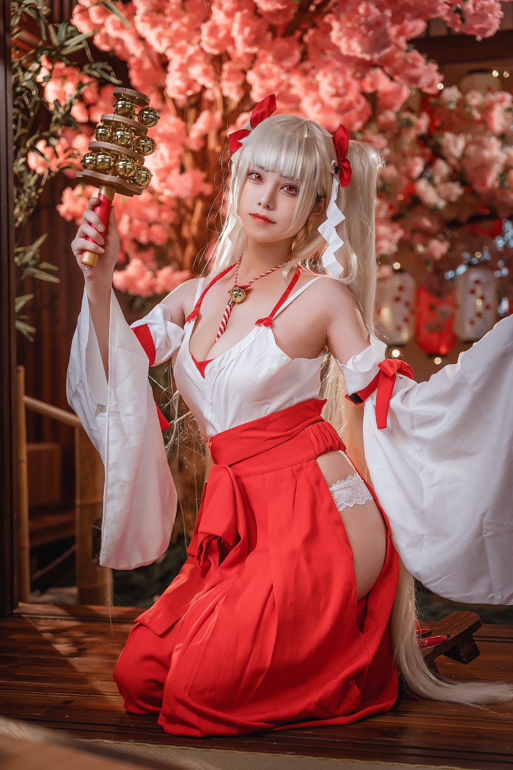 蜜汁猫裘-可畏巫女[50P+4V]