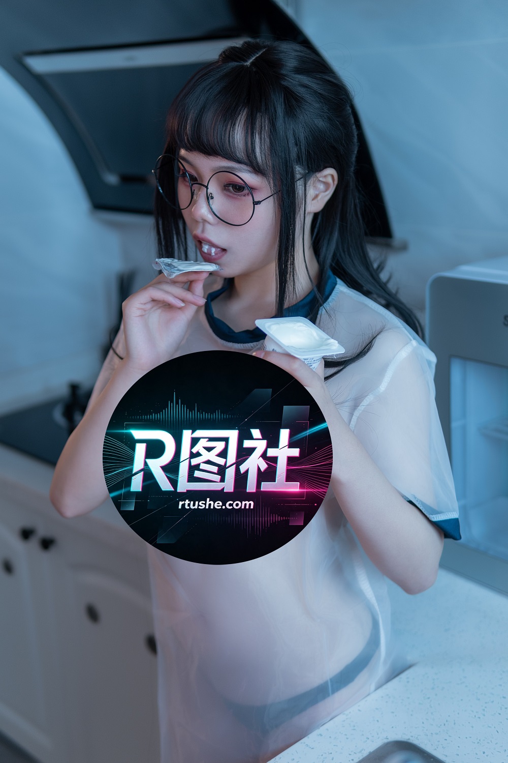 七月喵子-喝酸奶的眼镜娘[35P]