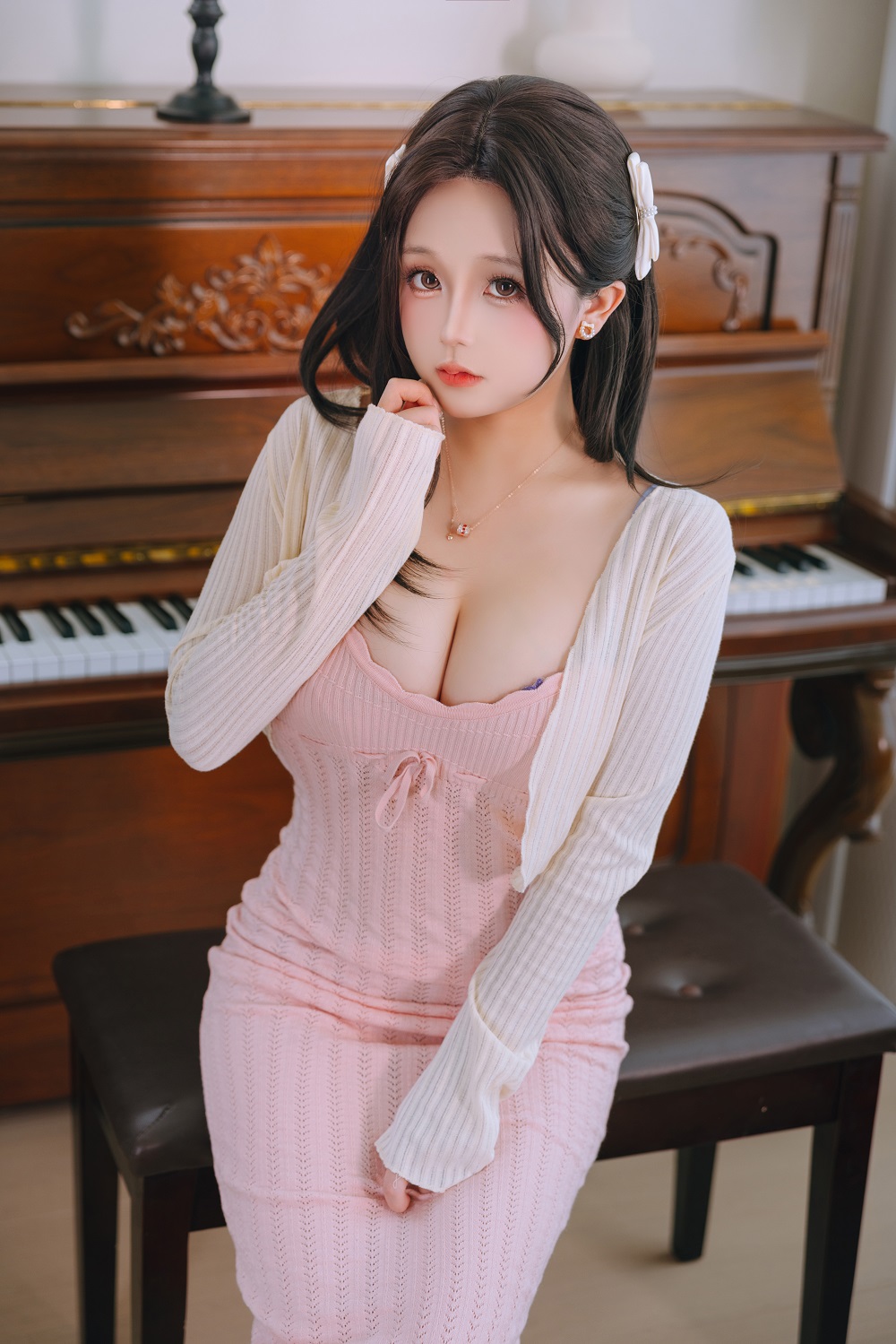 日奈娇-钢琴老师[215P+5V]