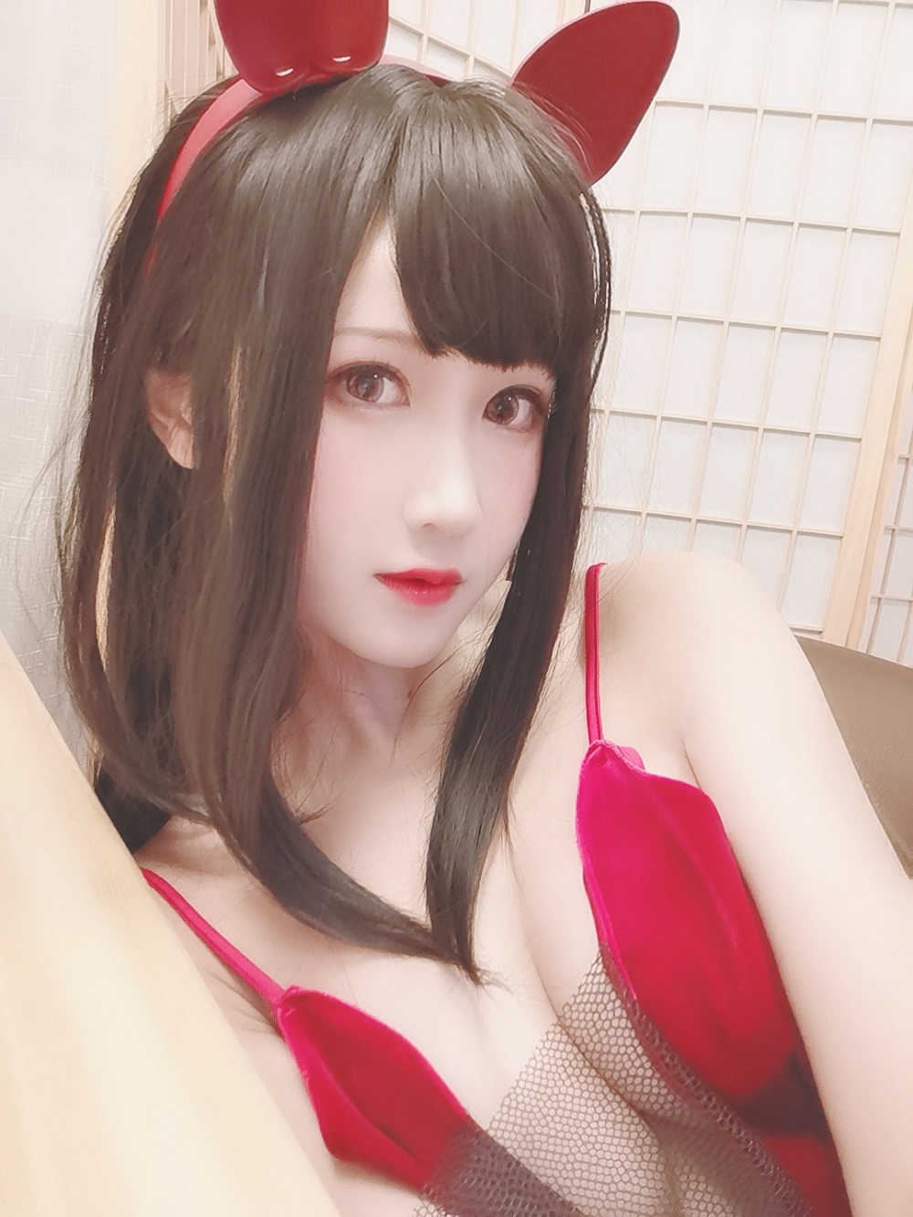 三度69-酒红睡裙自拍[9P]