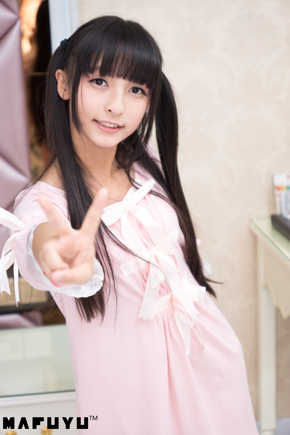 神楽坂真冬-粉白条纹[106P+1V]