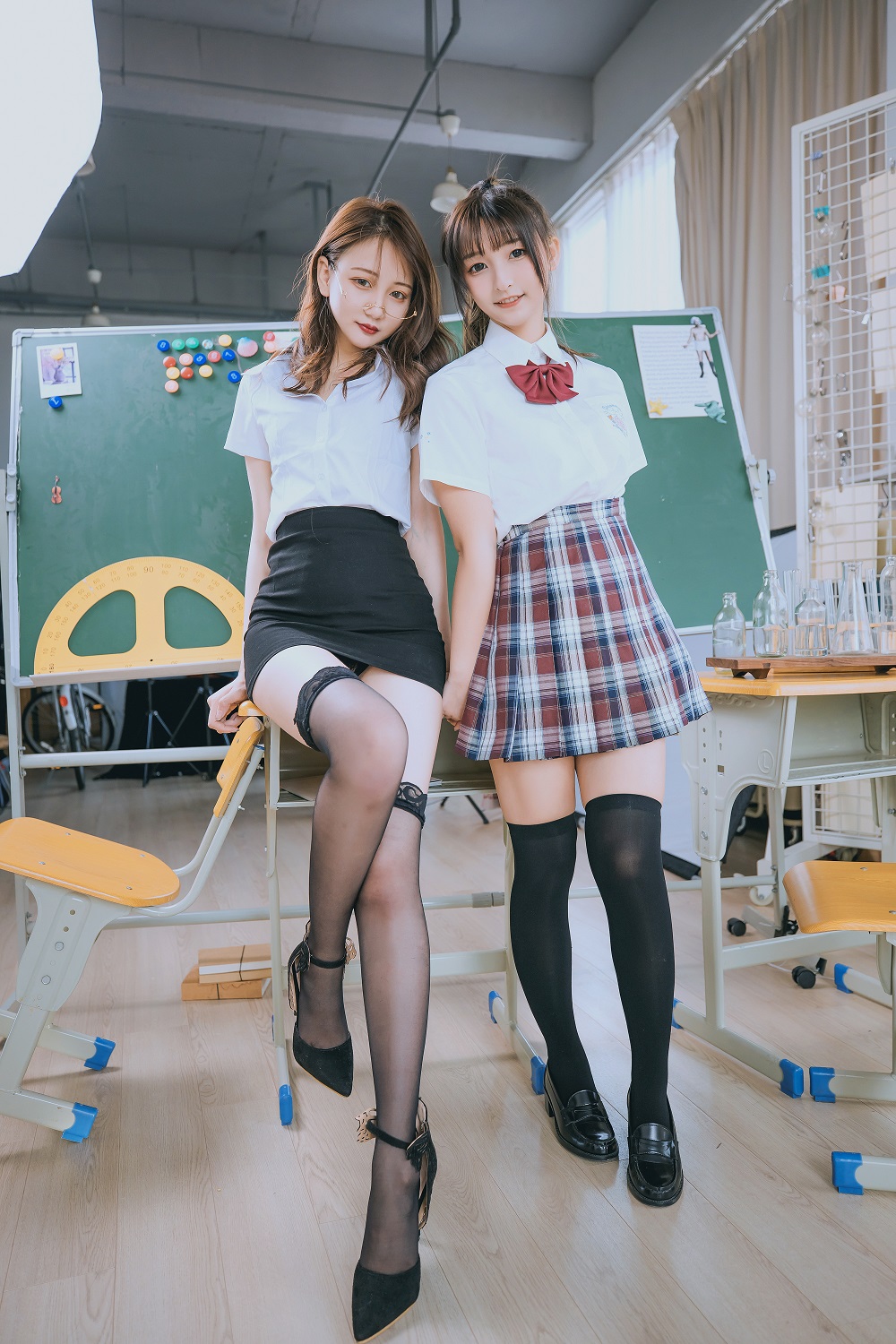神楽坂真冬-双人教室JK制服[150P+3V]