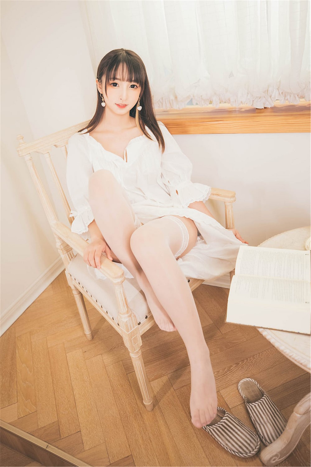 神楽坂真冬-宽恕日[150P+2V]