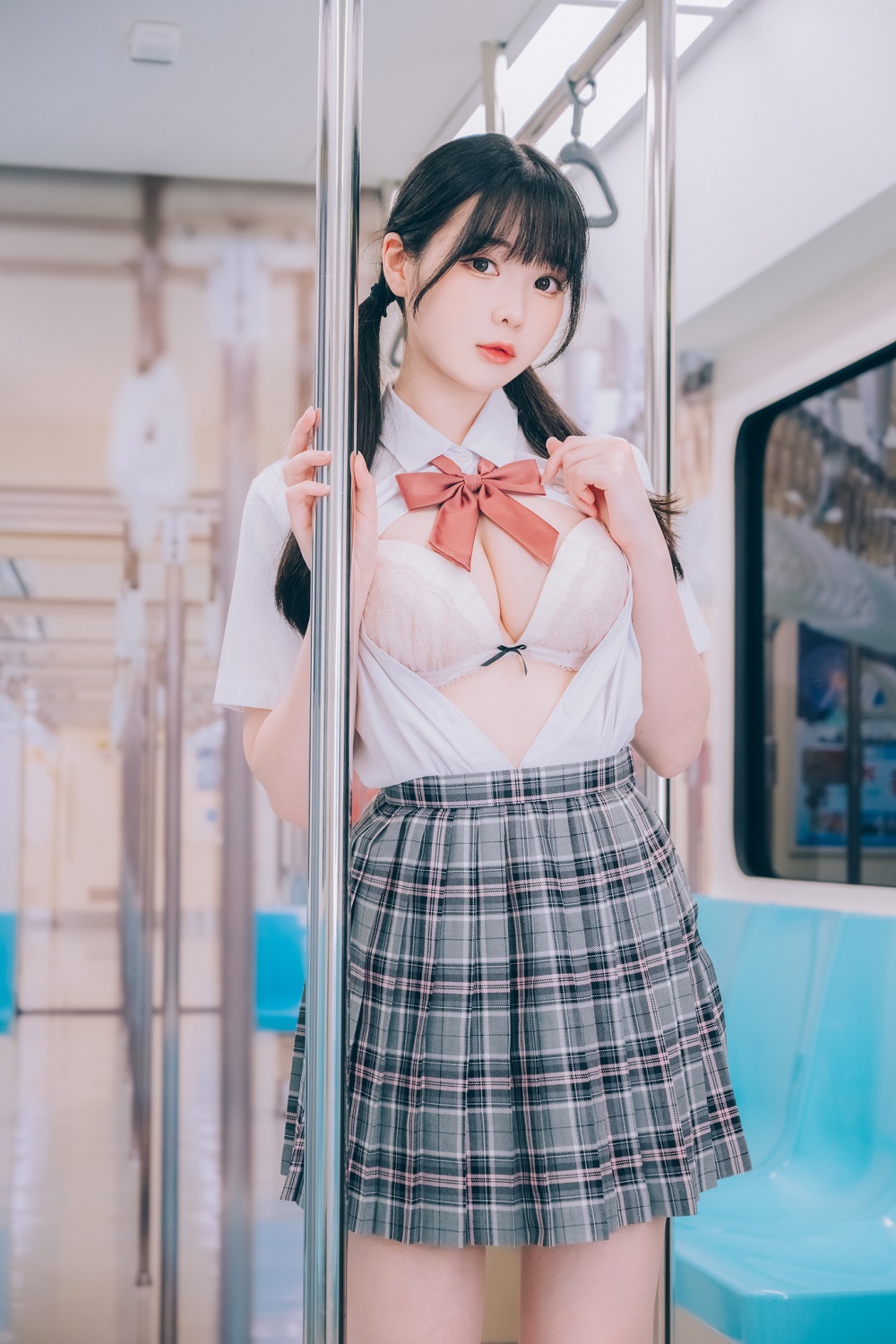 霜月shimo-DL写真集-しもちゃんのときめき電車[100P]