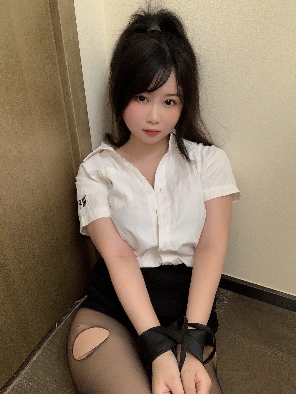 依依超级懒-刚入职的新人[40P+1V]
