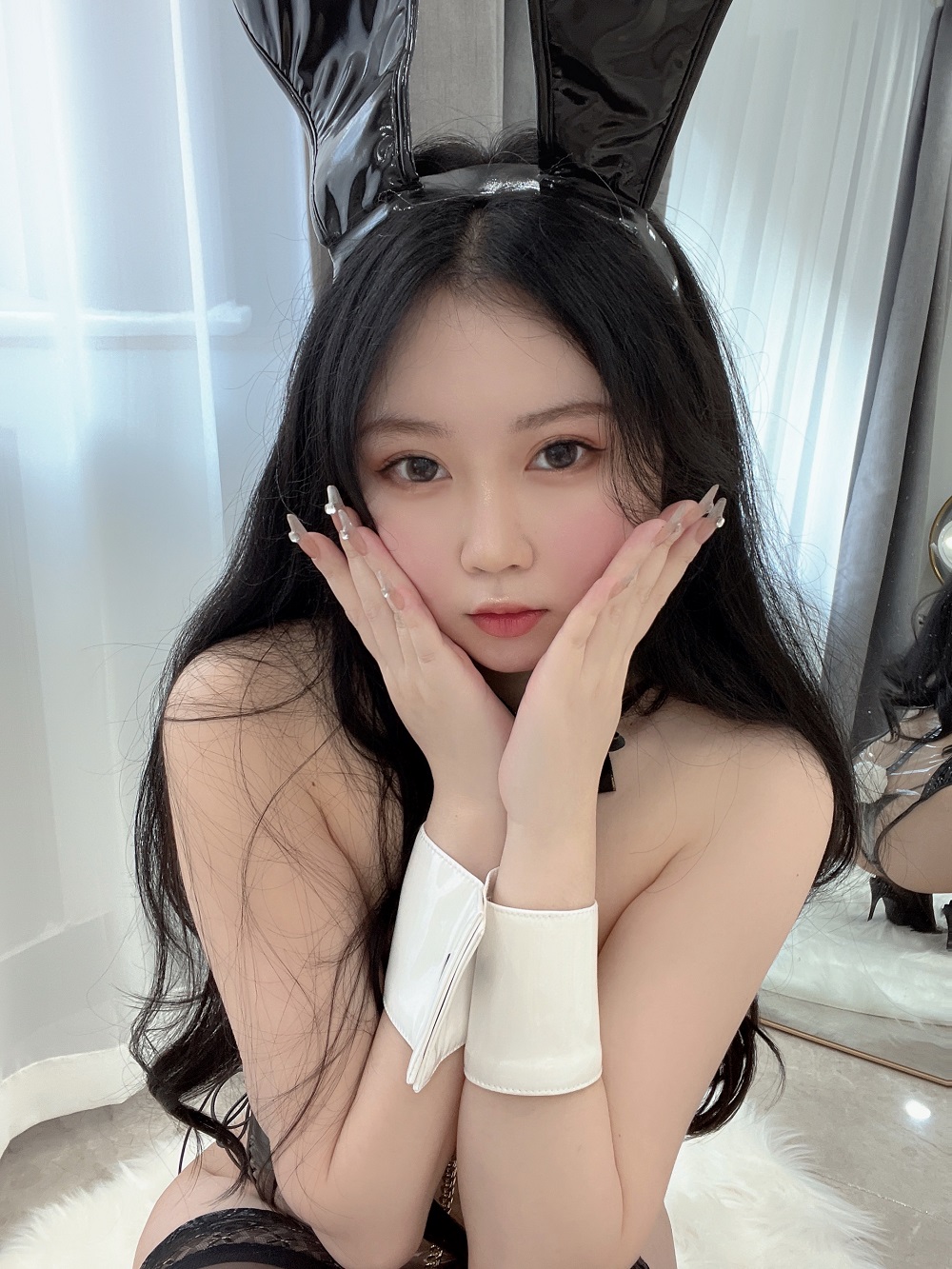 依依超级懒-透明兔女郎[34P+4V]