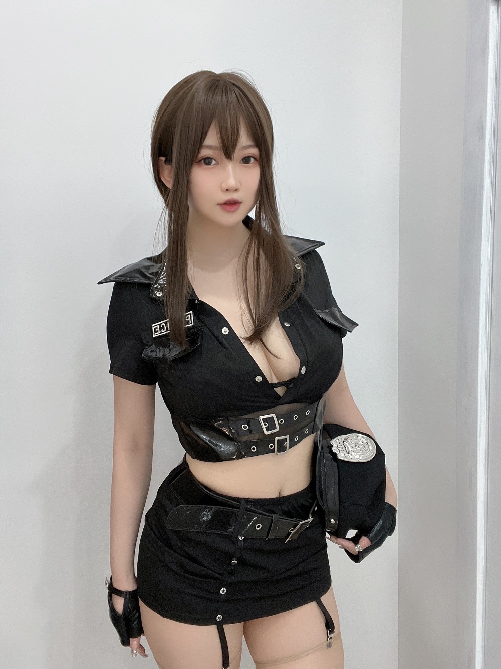 依依超级懒-肉丝制服[30P+4V]