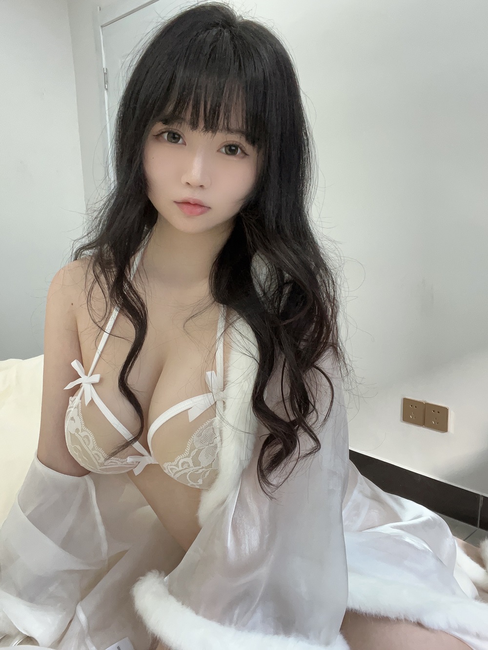 依依超级懒-生日礼[30P+4V]