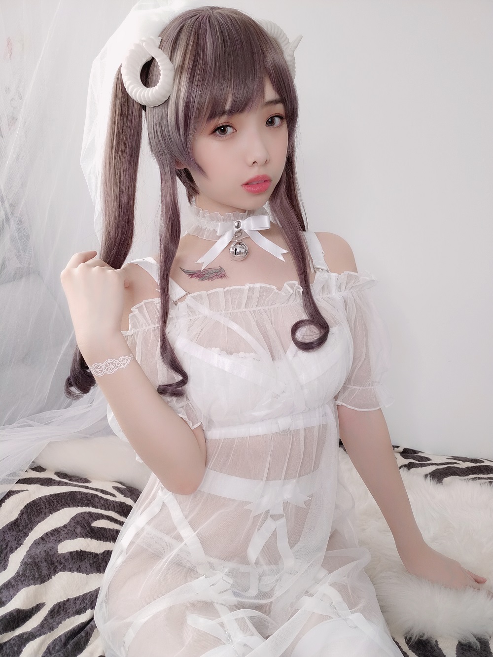雯妹不讲道理-绑带小羊[42P+4V]
