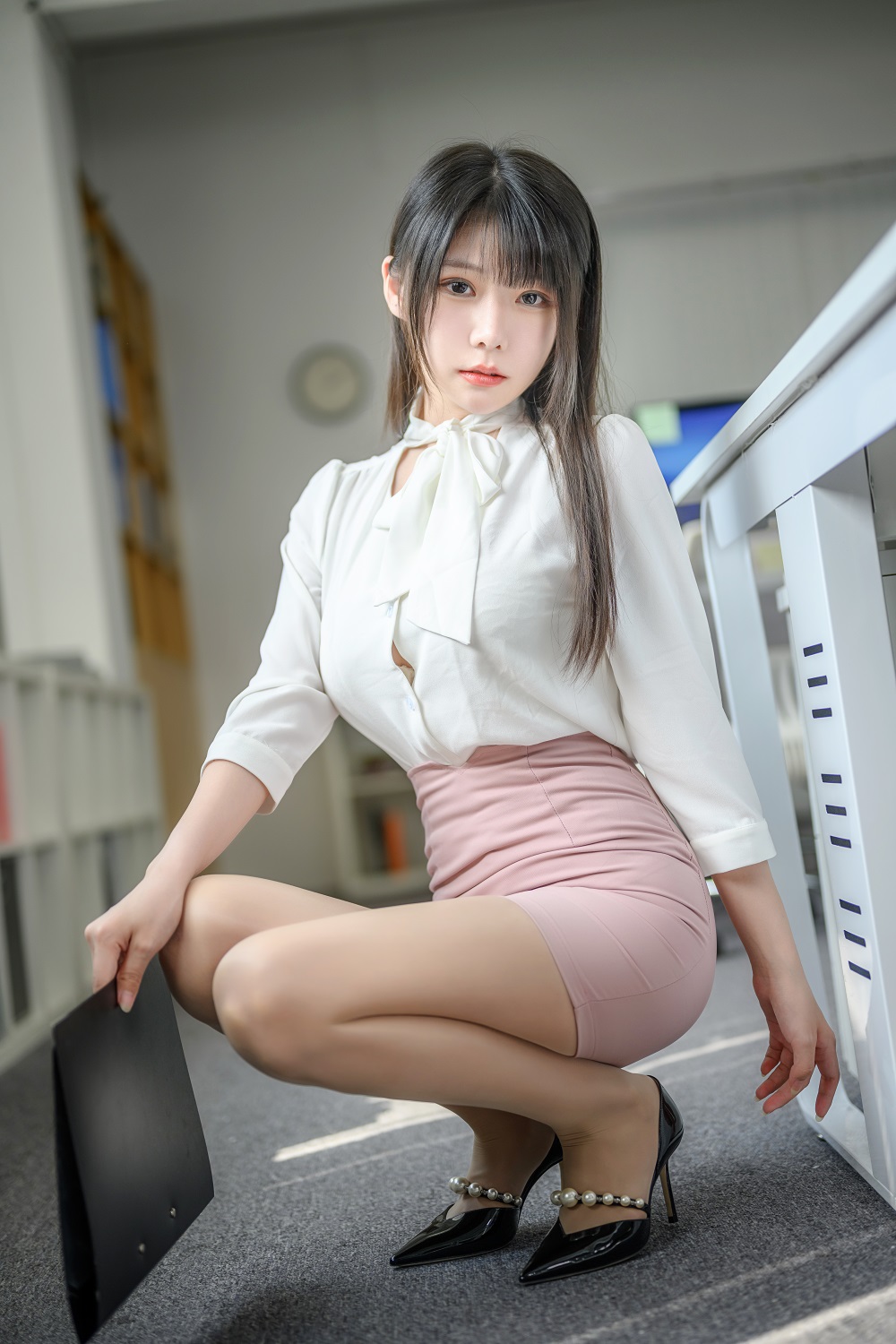 香草喵露露-忙露的职场-粉白裙[40P+1V]