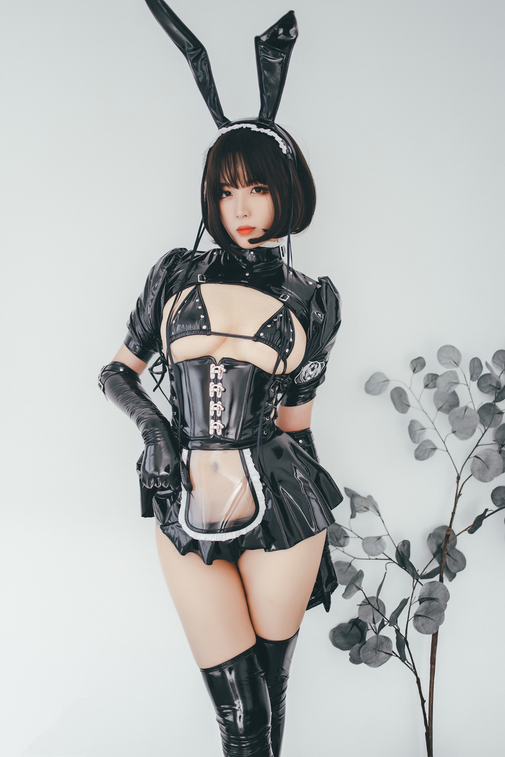 轩萧学姐-漆皮兔女郎女仆[52P+1V]