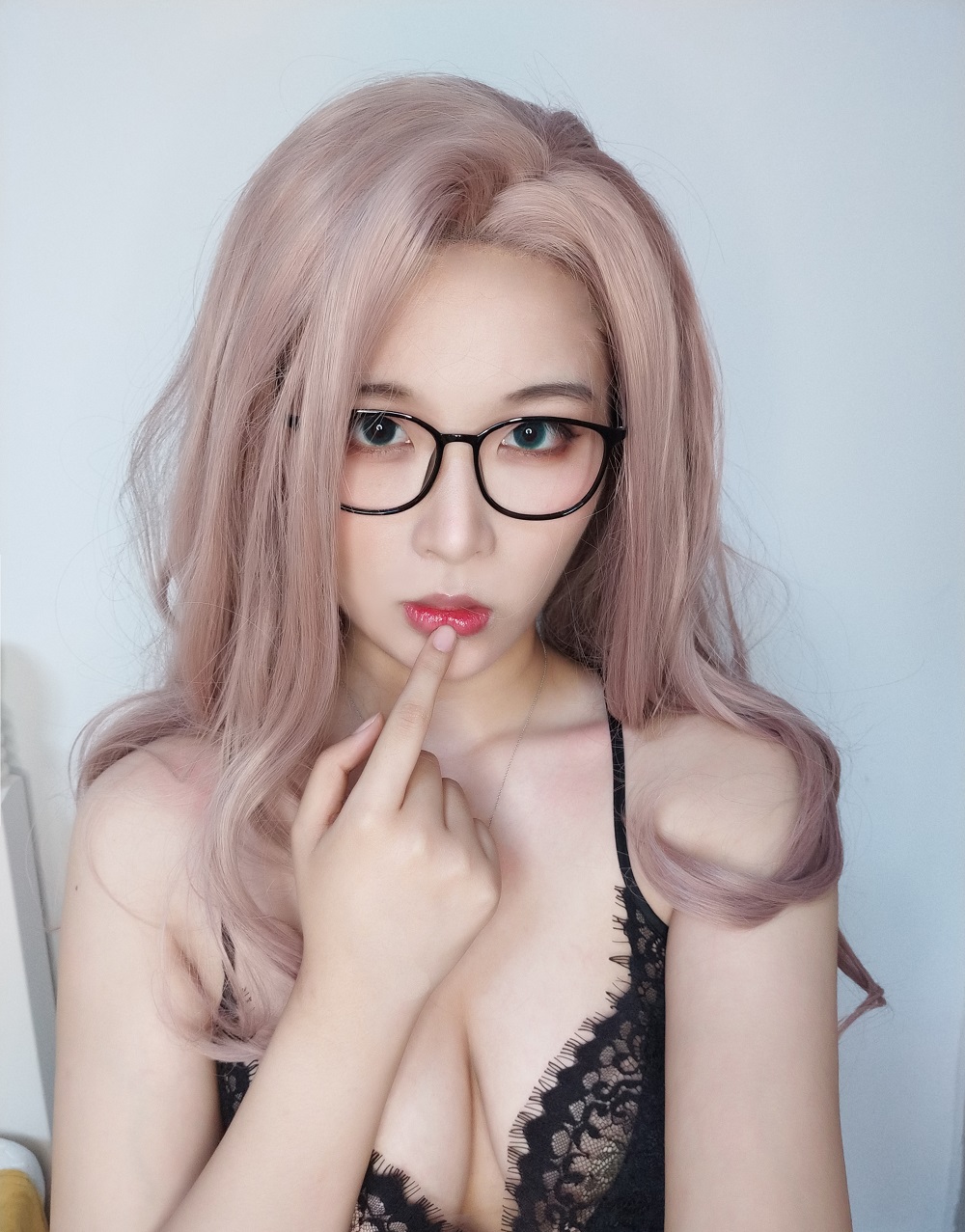 轩萧学姐-睡衣眼镜娘[26P]