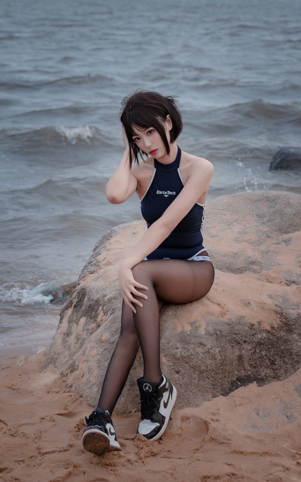 轩萧学姐-沙滩竞泳[45P]