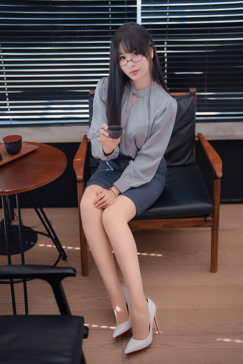 轩萧学姐-蓝裙黑丝+肉丝OL[190P+4V]