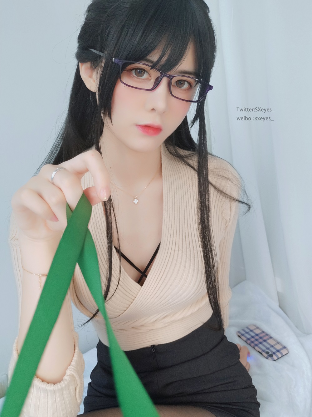 眼酱大魔王w-黑丝OL秘书[24P]