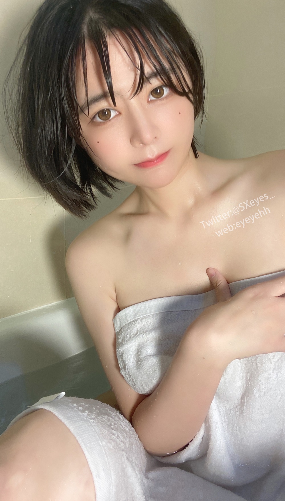 眼酱大魔王w-入浴时间[26P+1V]