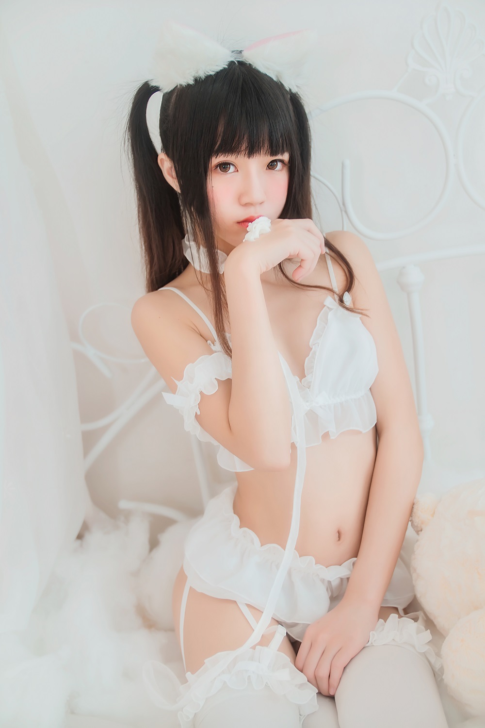 桜桃喵-纯白本-白猫[32P] COS网红博主 预览1图