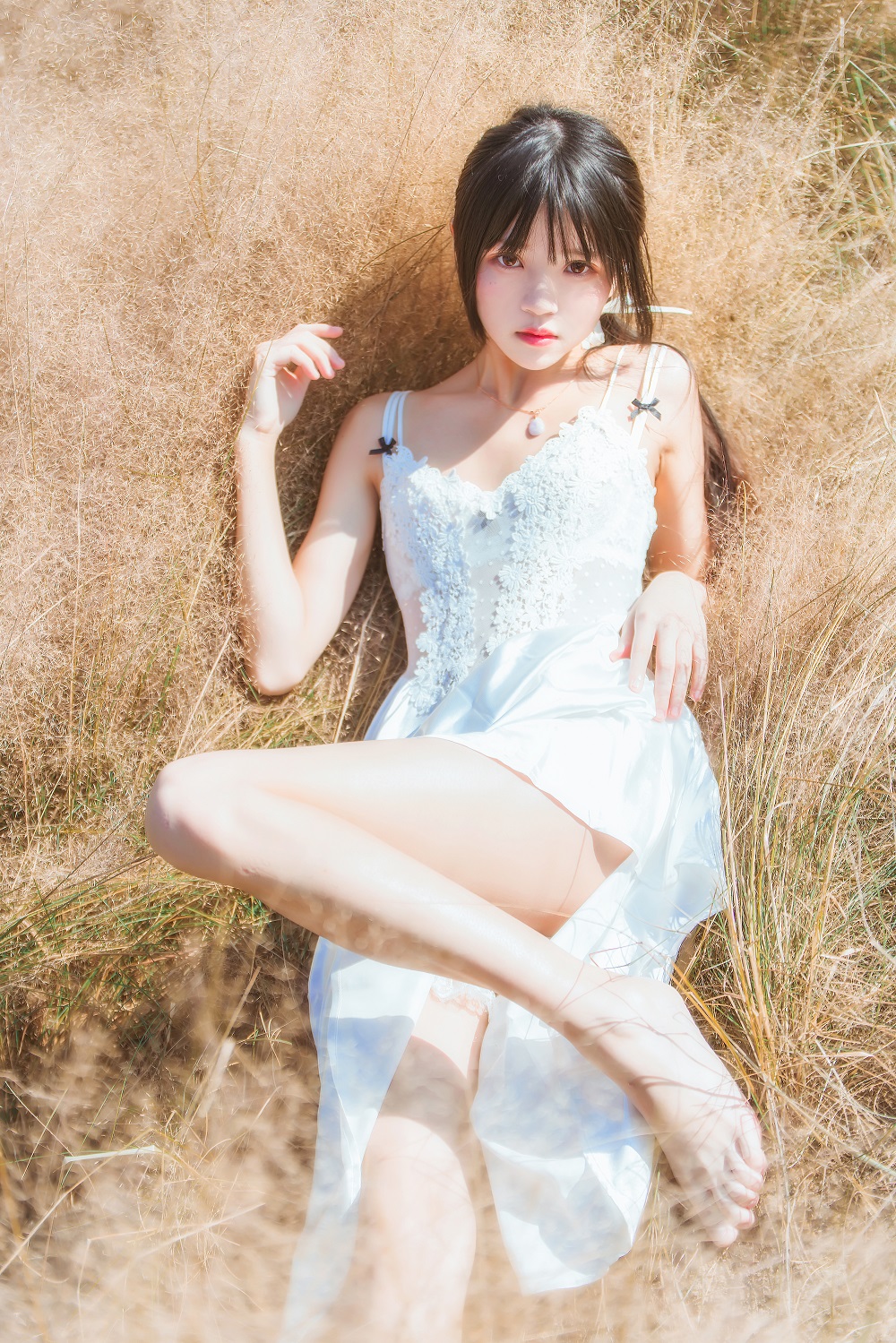 桜桃喵-冬眠系列-白裙上篇[48P] COS网红博主 预览2图
