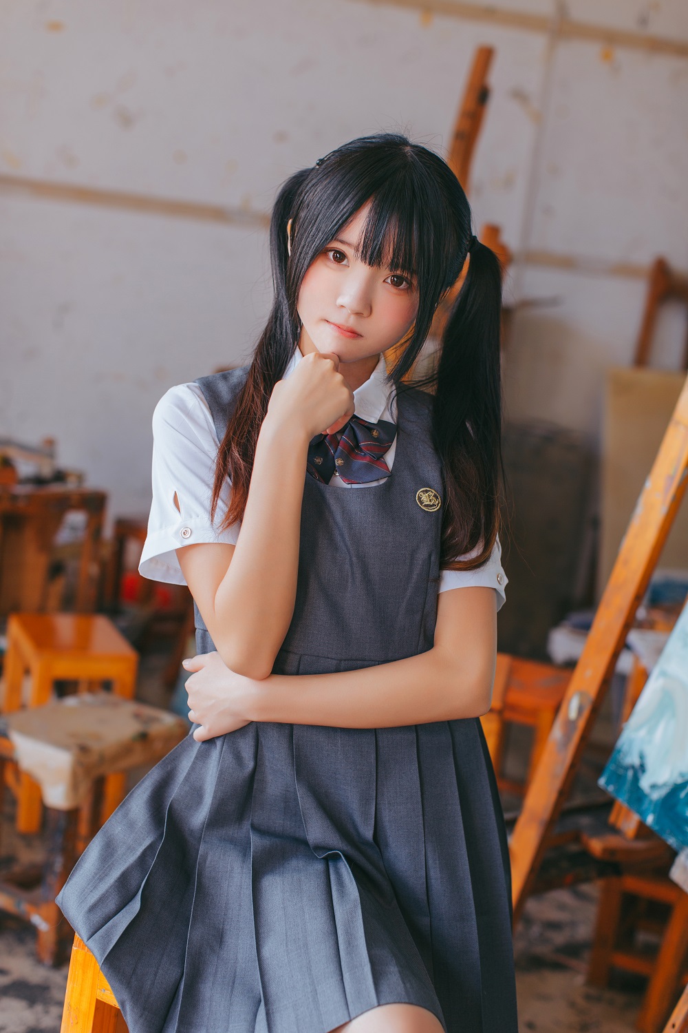 桜桃喵-画室少女[17P] COS网红博主 预览1图