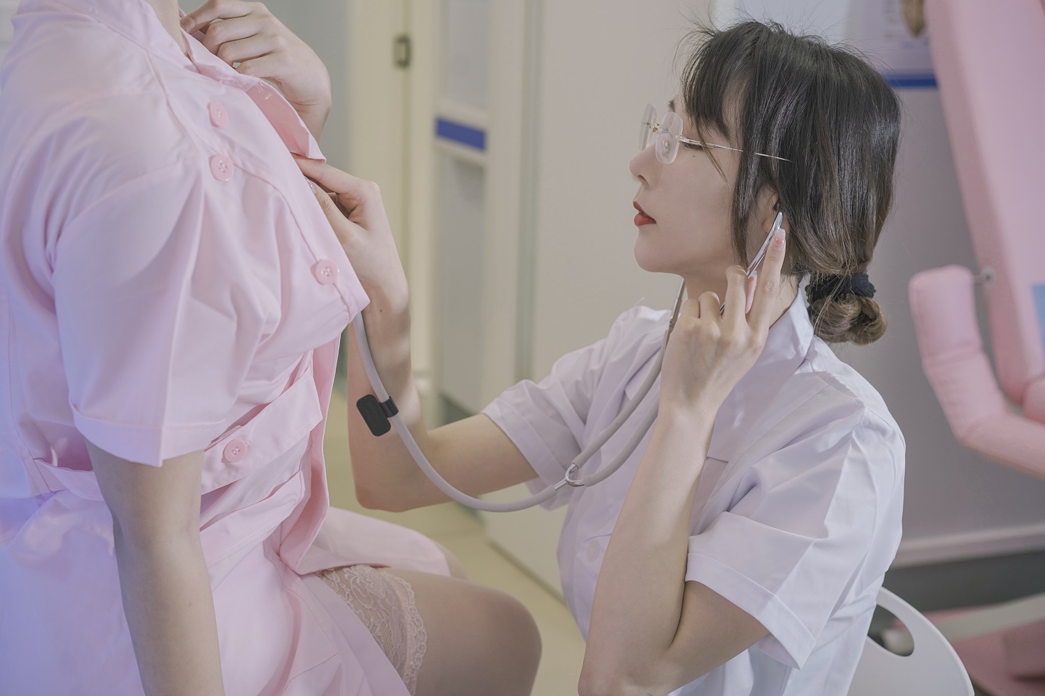 云溪溪-奶桃-医护[80P+1V] COS网红博主 预览1图