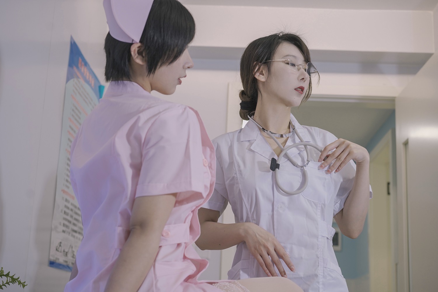 云溪溪-奶桃-医护[80P+1V] COS网红博主 预览2图
