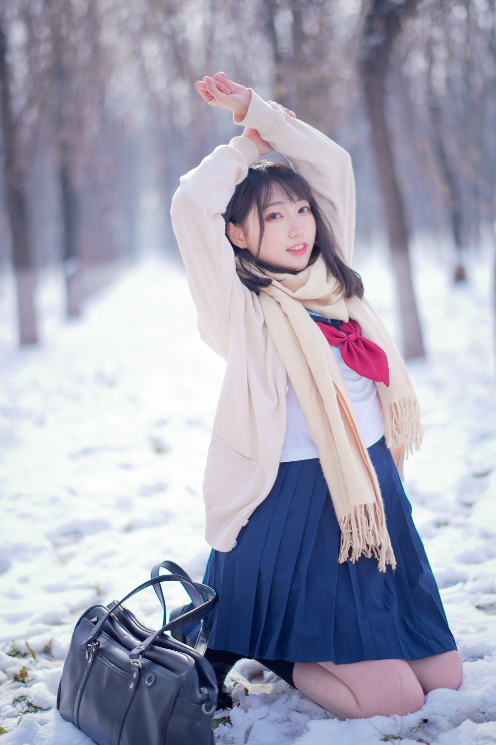 周叽是可爱兔兔-雪景JK[15P] COS网红博主 预览2图