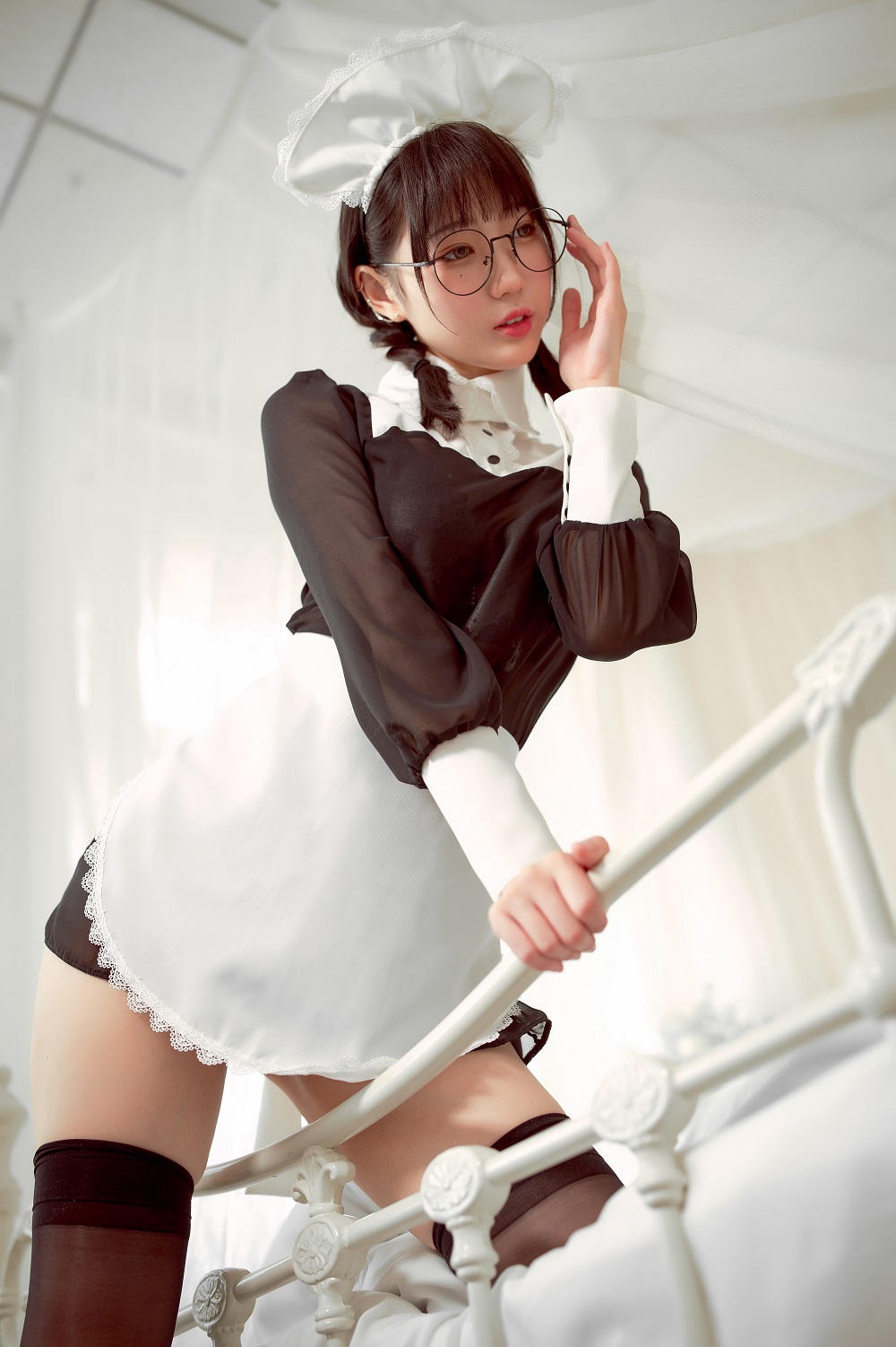 周叽是可爱兔兔-眼镜女仆[36P+3V] COS网红博主 预览2图