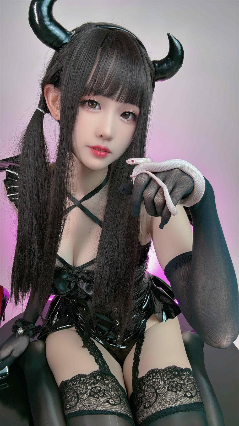 miko酱ww-蛇蝎魅魔[31P] COS网红博主 预览2图