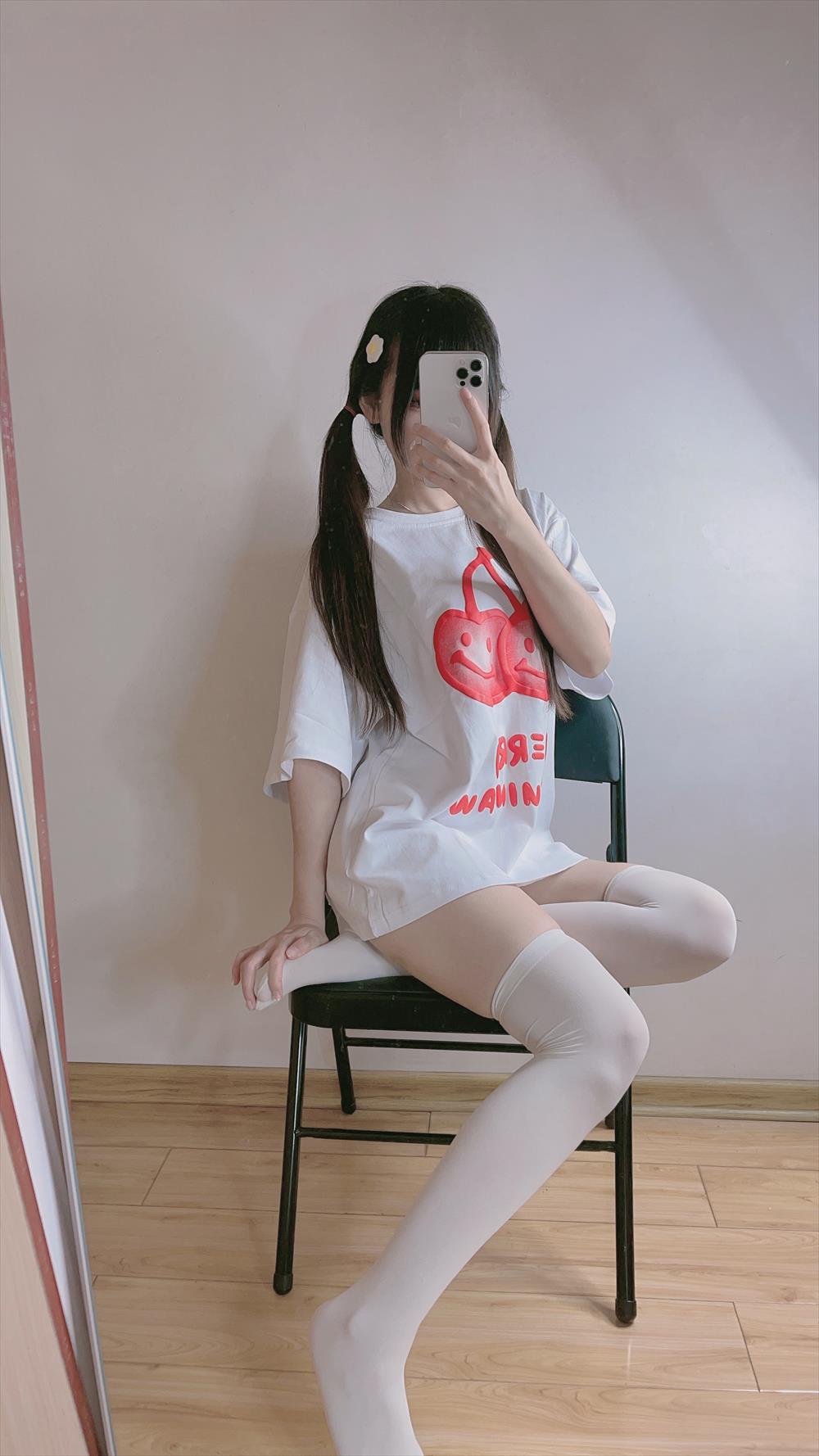 miko酱ww-自拍系列の白丝01[241P] COS网红博主 预览1图