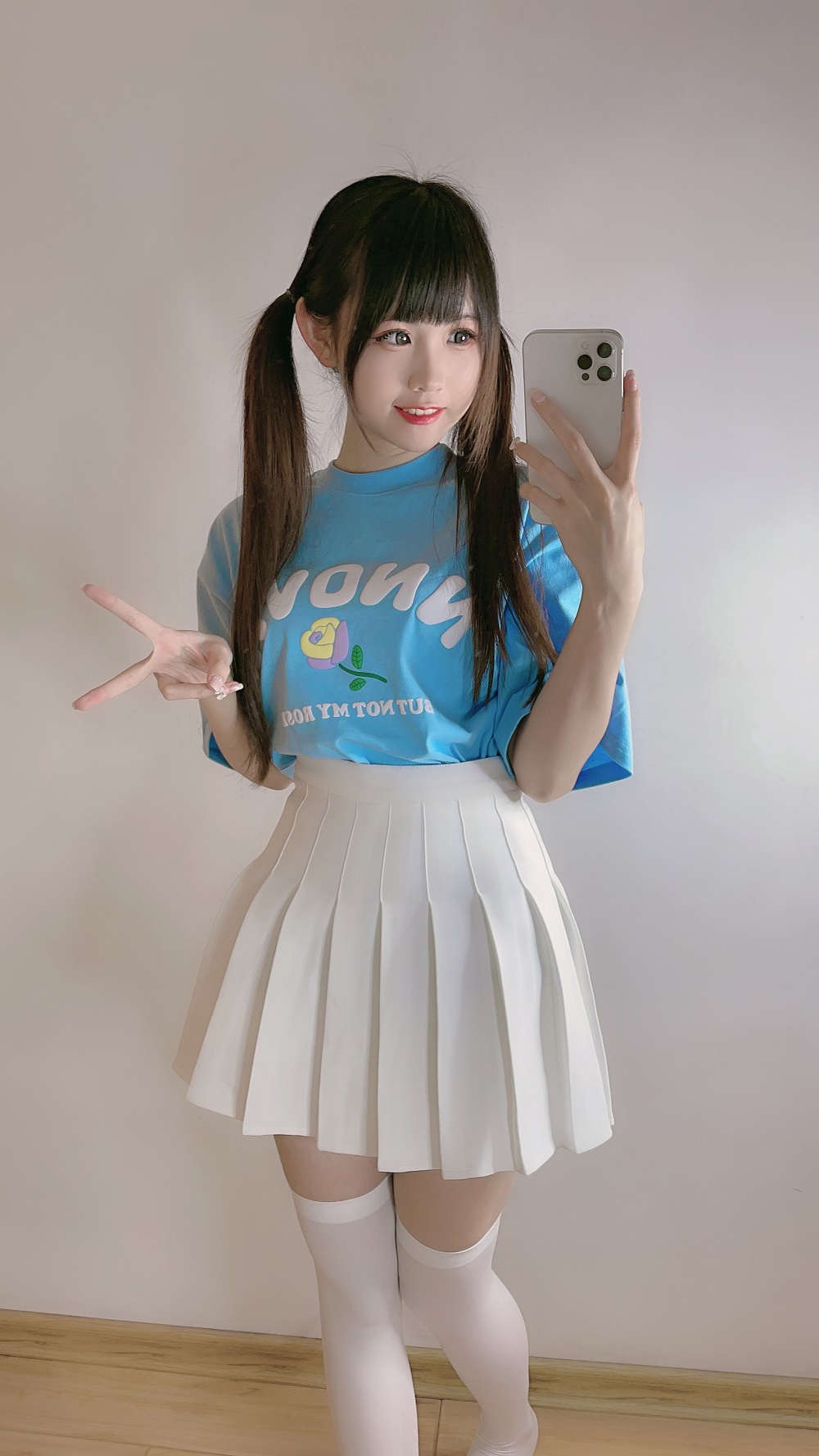 miko酱ww-自拍系列の白丝02[225P] COS网红博主 预览2图