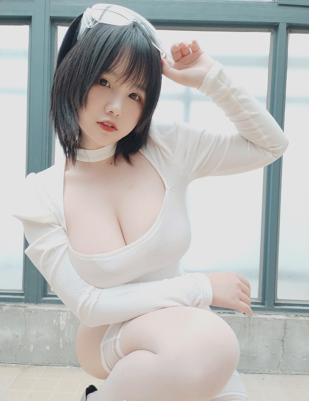 阿半今天很开心-白色肉感[9P] COS网红博主 预览1图
