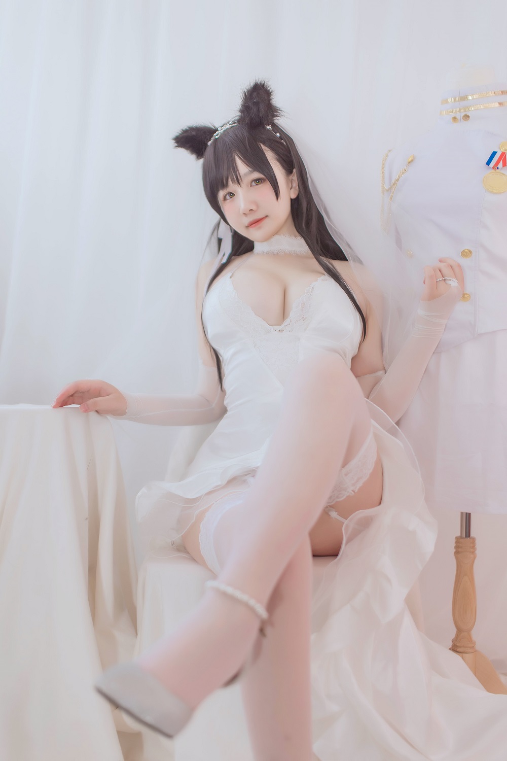 阿半今天很开心-碧蓝航线-爱宕婚纱[36P] COS网红博主 预览1图