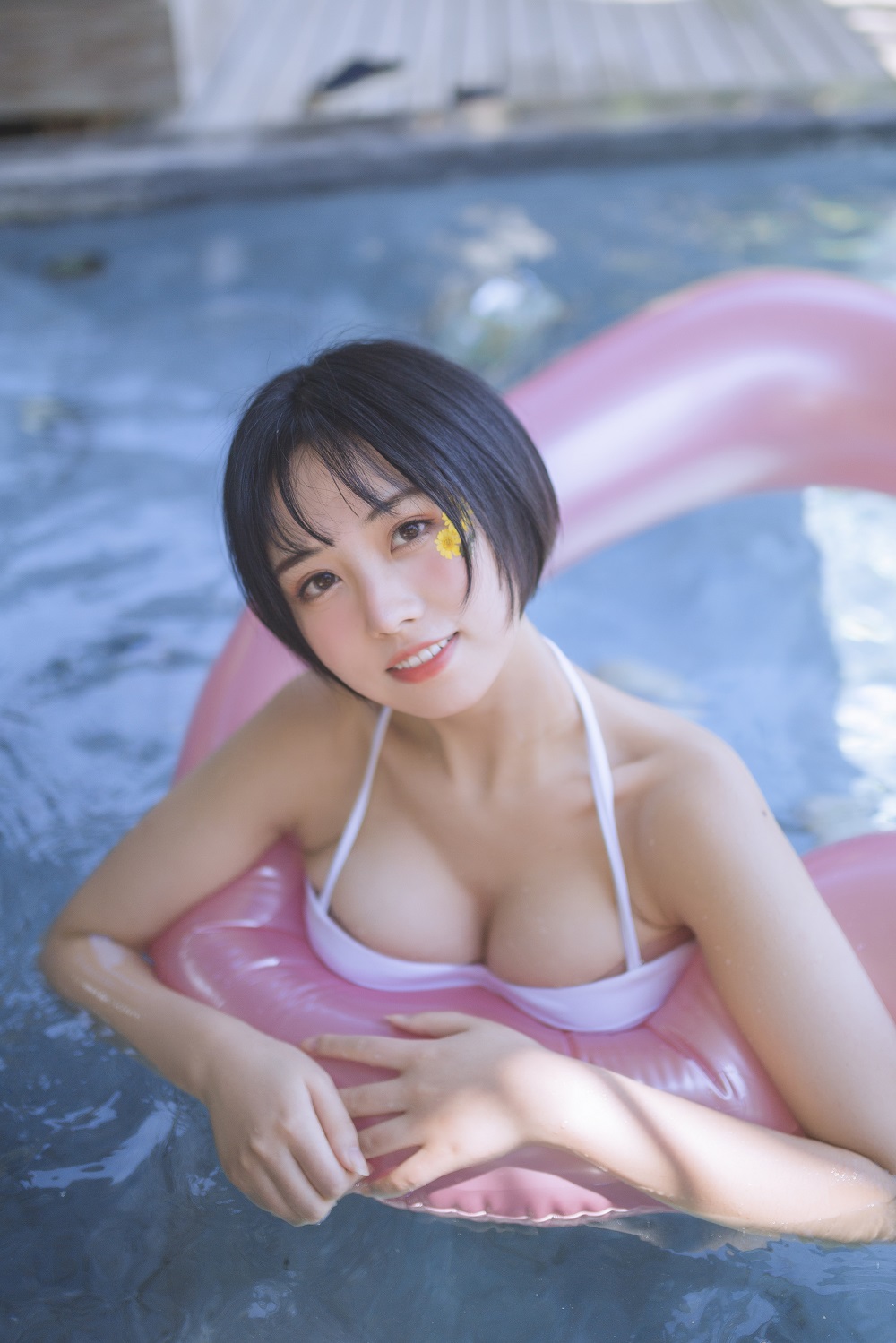 念雪ww-白色泳衣[30P] COS网红博主 预览1图