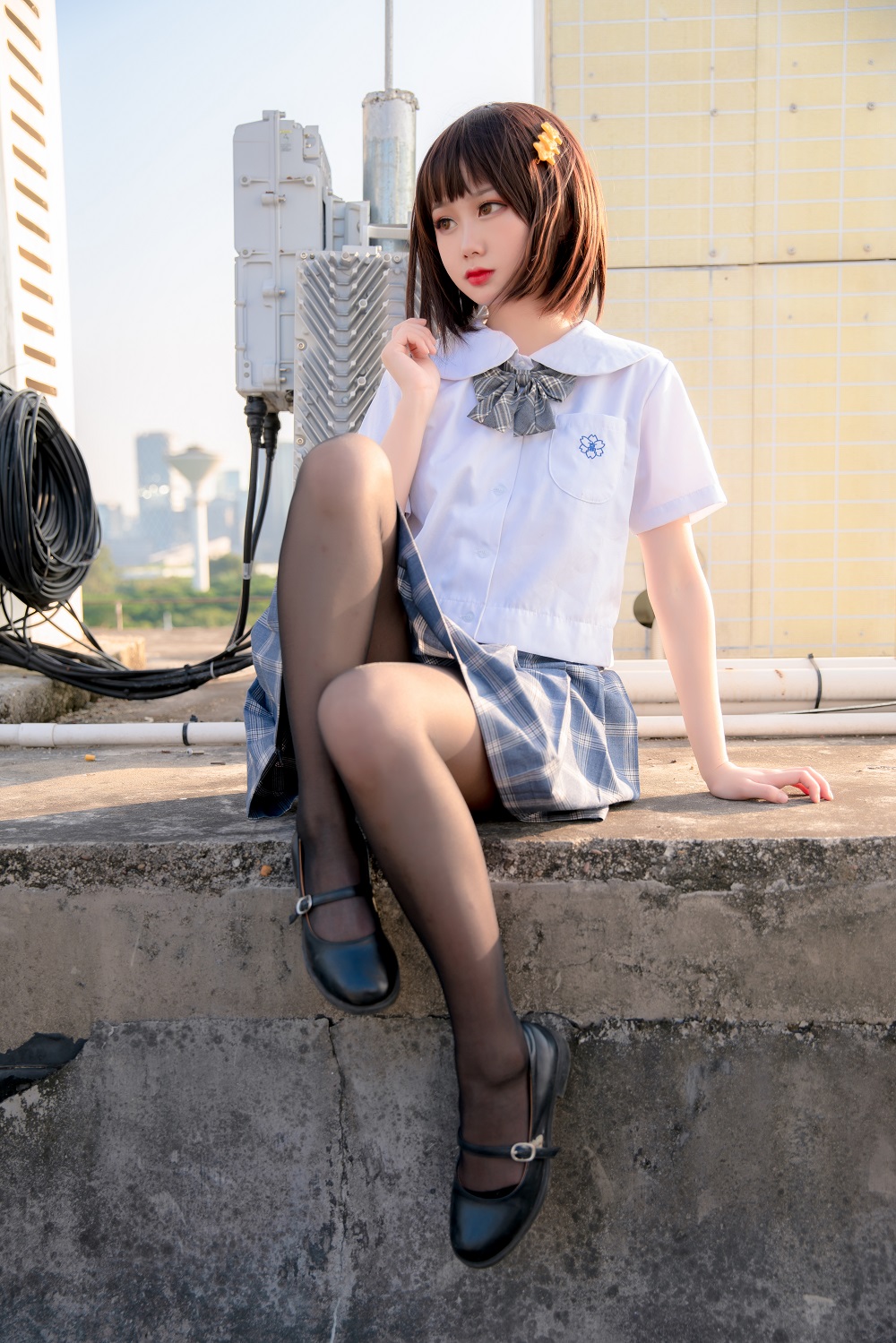 您的蛋蛋-天台JK[41P] COS网红博主 预览1图