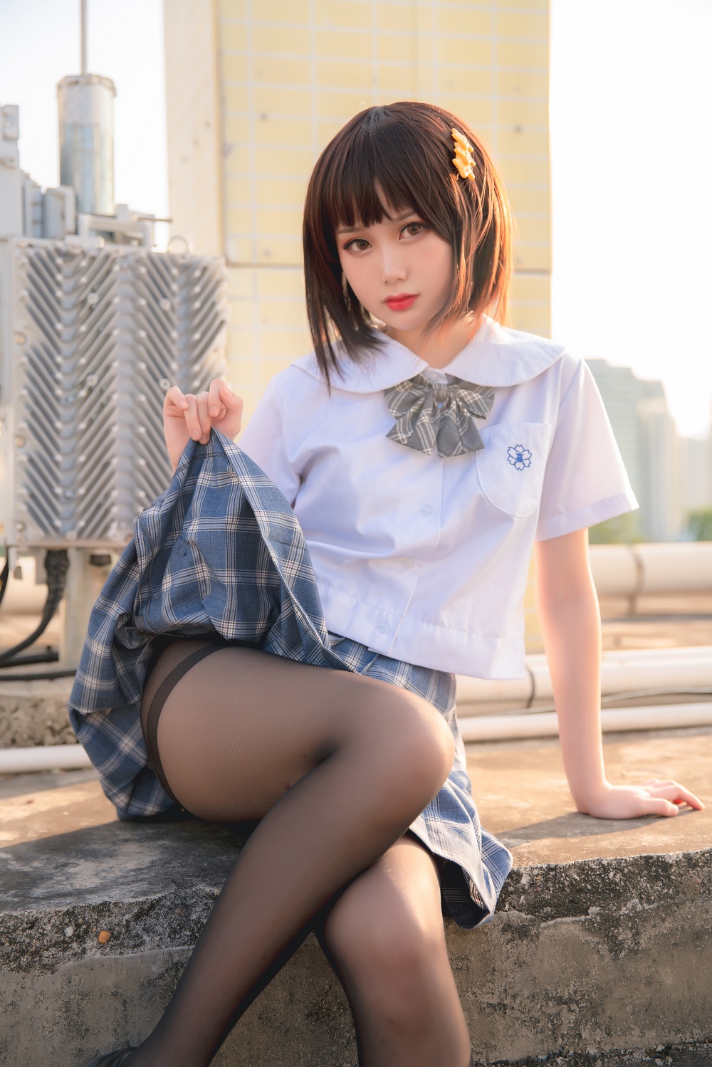 您的蛋蛋-天台JK[41P] COS网红博主 预览2图